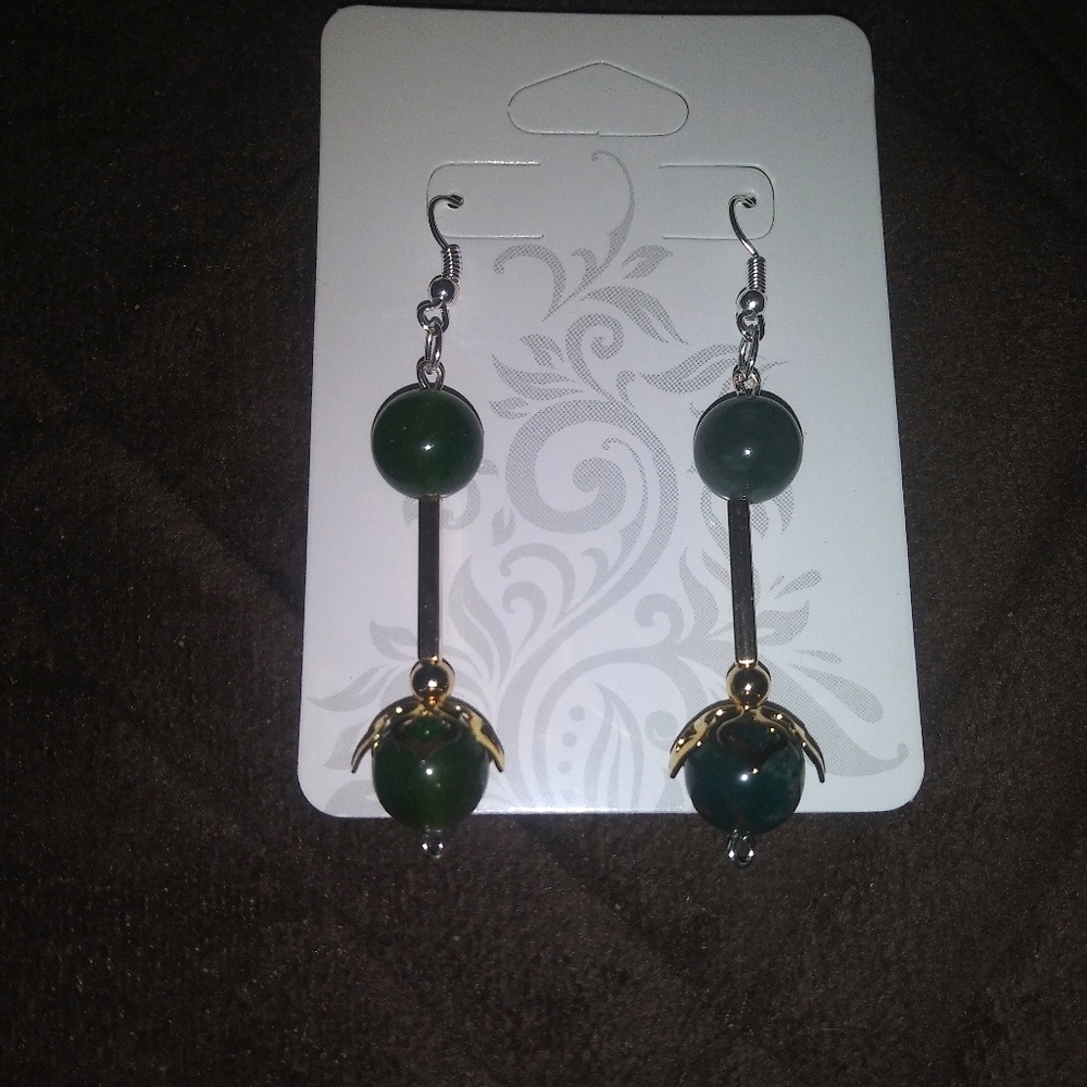 Selling a very beautiful earings for Christmas